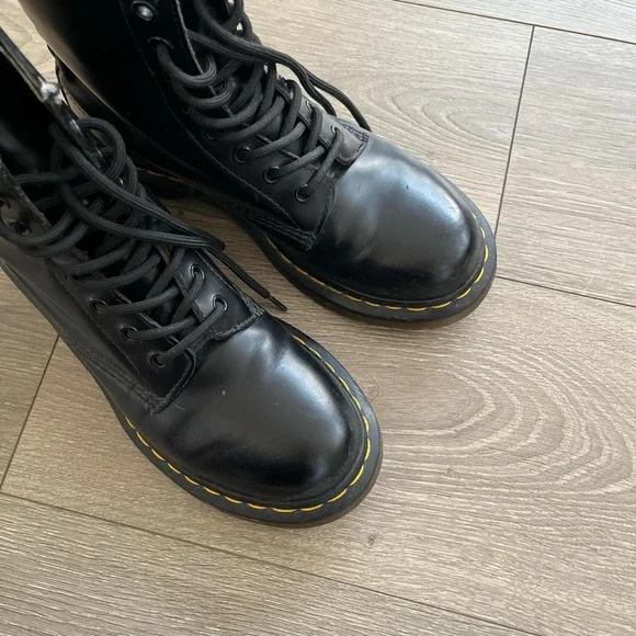 Doc Martens 1460 black leather boots - Picture 2 of 5